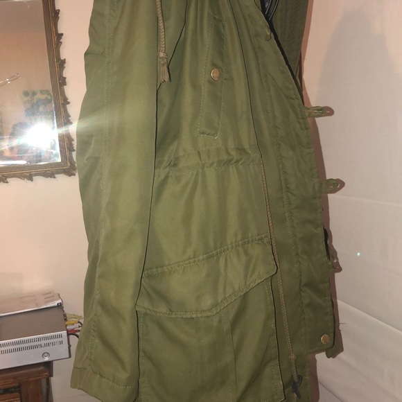 Green Lightweight Jacket ❄️WINTER SALE ITEM❄️ - Picture 4 of 7